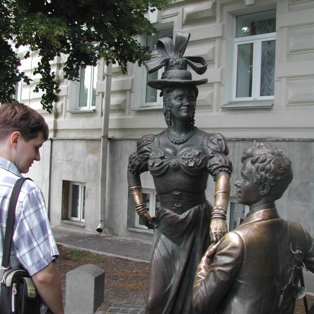 פסל הצעת הנישואין לזמרת אופרה בקייב