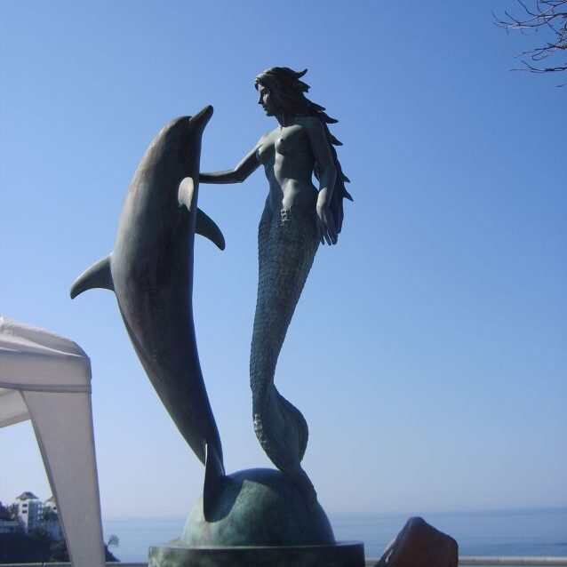 פסל של בת ים בחופי צ'ילי