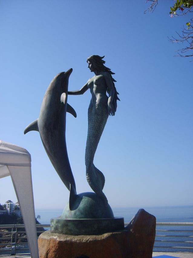 פסל של בת ים בחופי צ'ילי