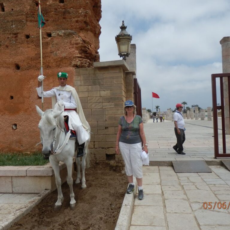 צביה שומרת על השומר בארמון המלך בראבאט