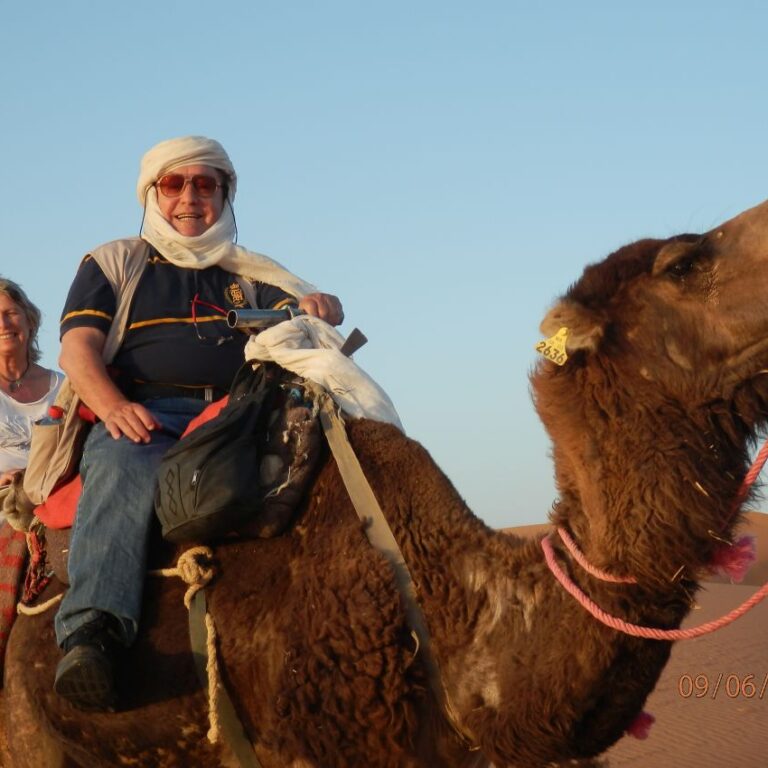 רומן עם נאקה בדיונות סהרה