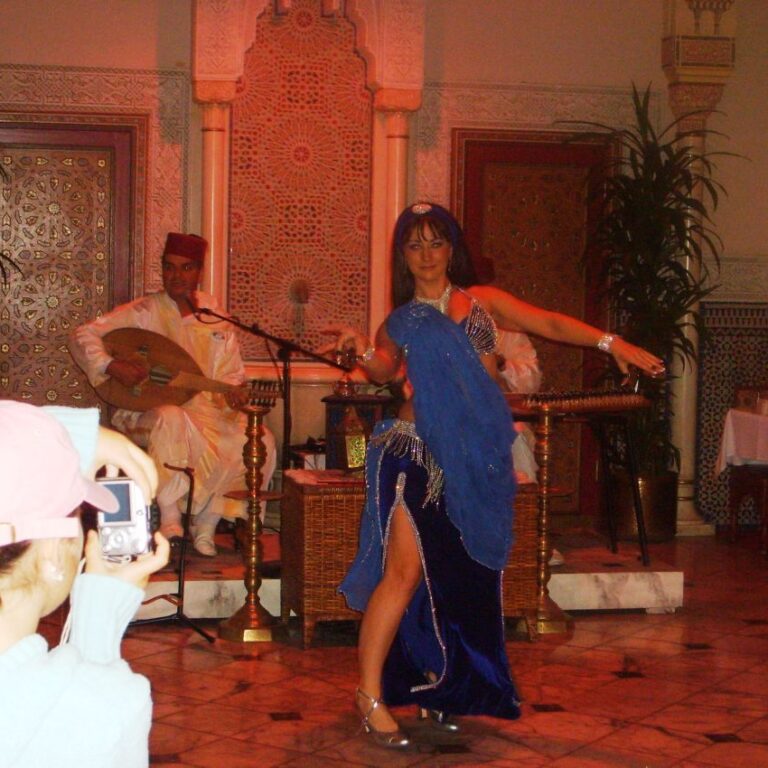 רקדנית בטן מרוקאית