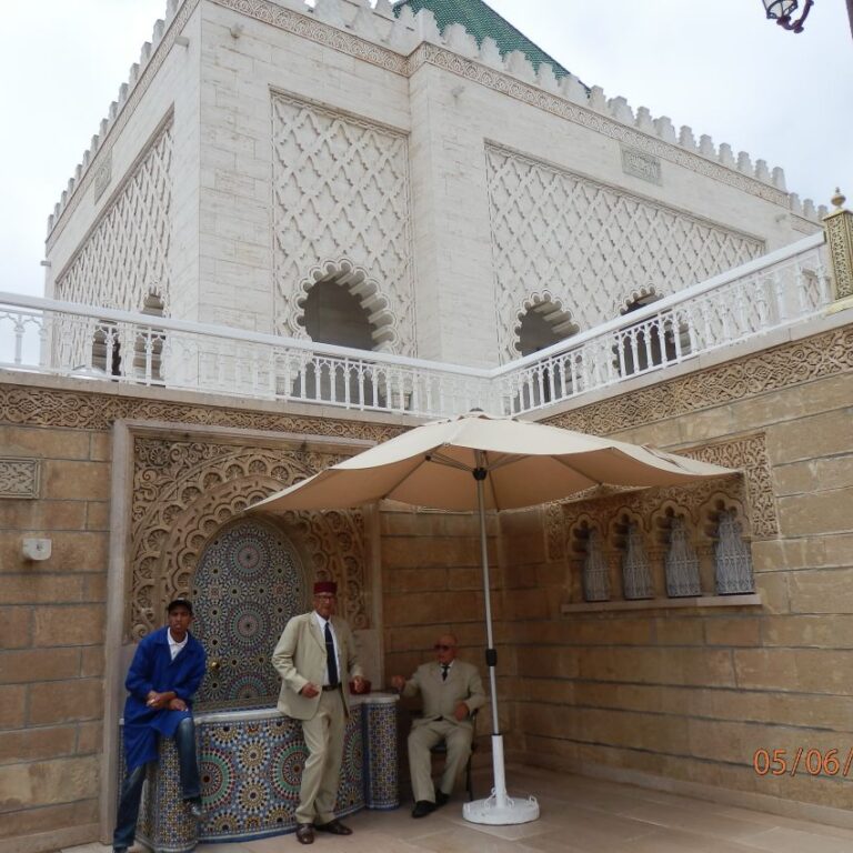 שומרי סף מרוקנים