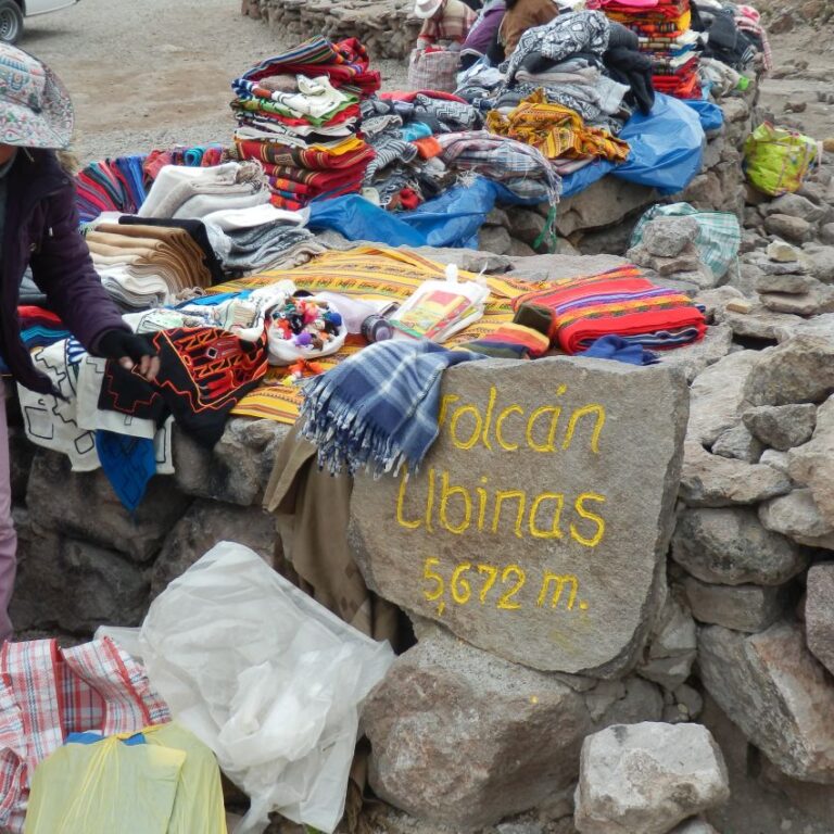שוק אינדיאני בגובה 5672 מטרים בהרי האנדים
