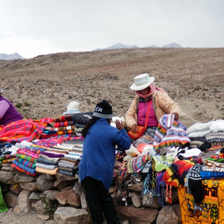 שוק עבודות יד במרומי האנדים