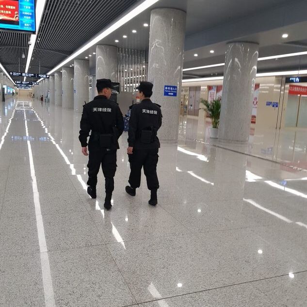 שמירה מוגזמת בכל מקום ציבורי בסין