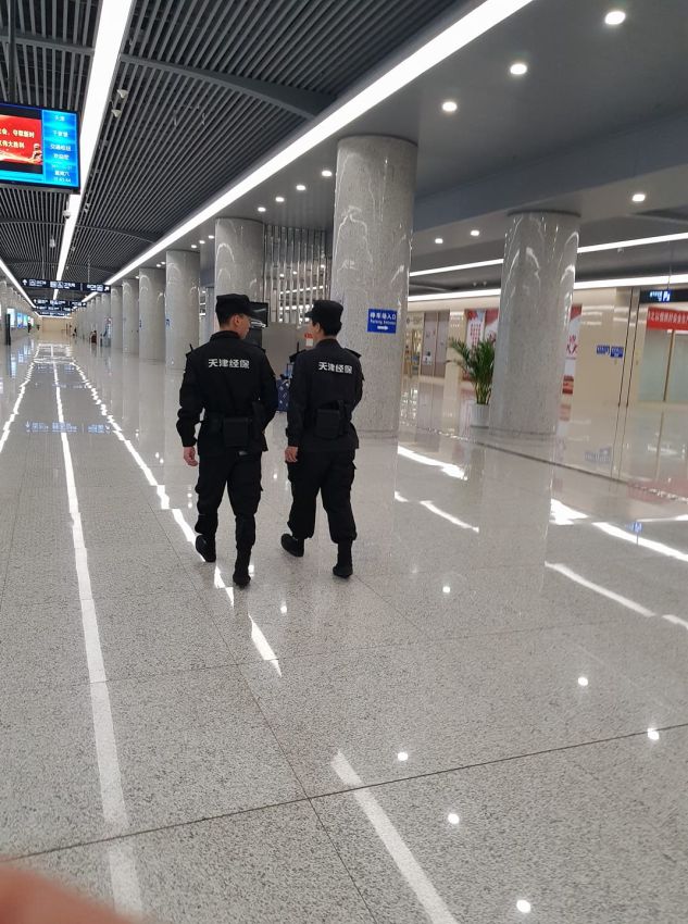 שמירה מוגזמת בכל מקום ציבורי בסין