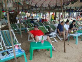 הישראלים נחים מויאטנאם בחוף תאילנדי