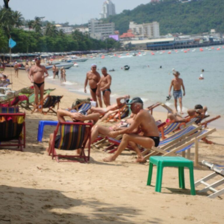 חוף תאילנדי צפוף