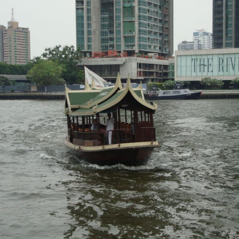 מעבורת בין המלונות בבנקוק