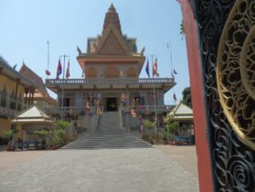 מקדשים בכל פינה