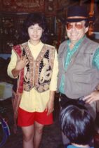 נערה תאילנדית ששימשה לי כמורת דרך באחד מביקורי הראשונים בתאילנד