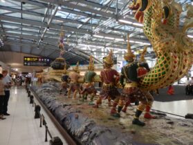 סירה מלכותית לטקסים וחגים בבנגקוק