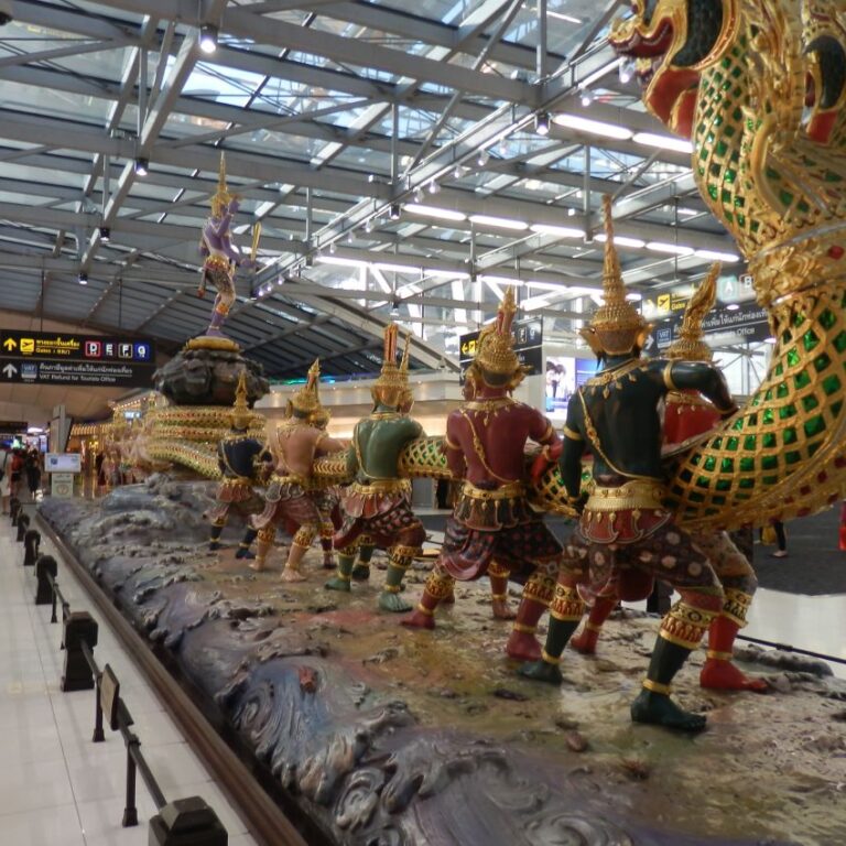 סירה מלכותית לטקסים וחגים בבנגקוק