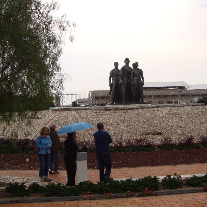 אנדרטה ללוחמי קיבוץ נגבה