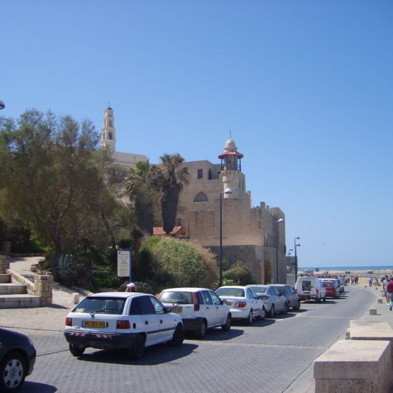 בדרך לנמל יפו