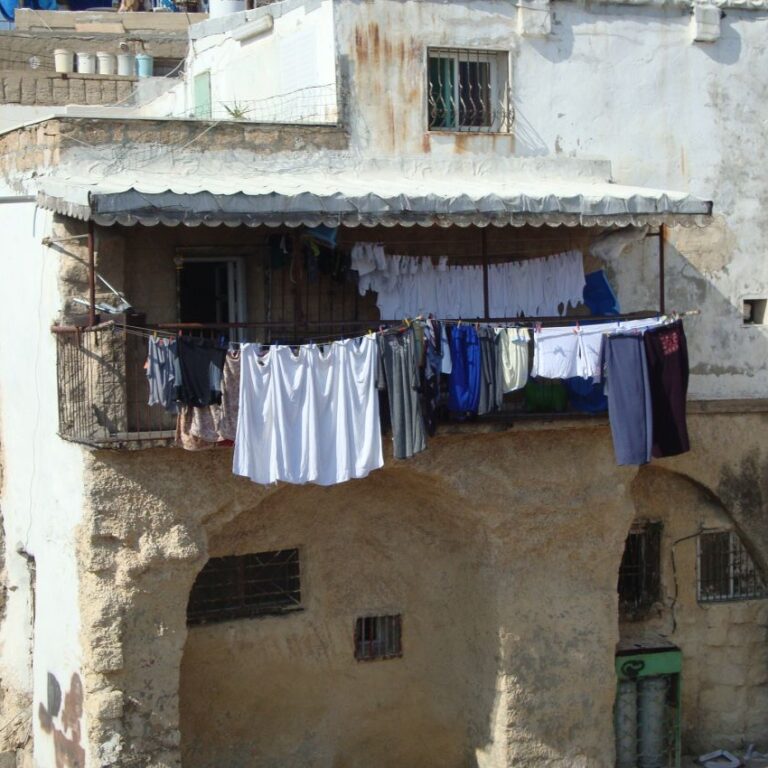 בעיר עכו עדין סומכים על שמש