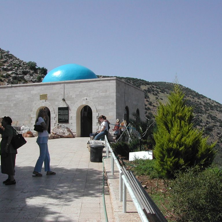 מצפה עמוקה לרווקות מחפשות