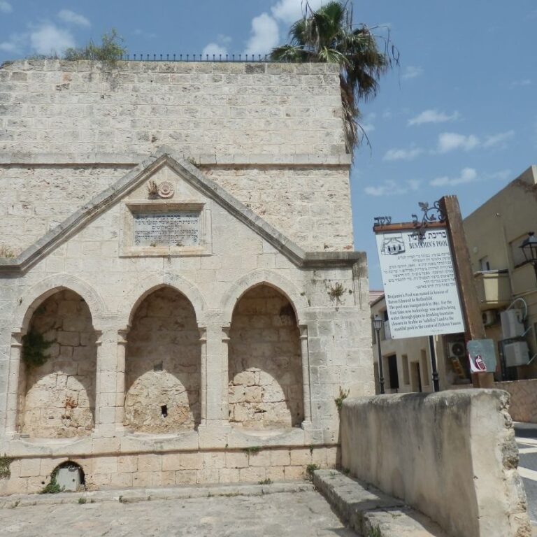 מראשוני הבתים בזכרון