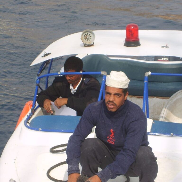 סירת משמר מצרית באה לבקרנו בהפלגה בים האדום