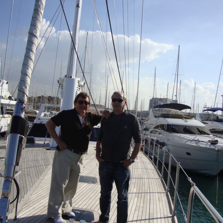 על היאכטה של מוטי תג'ר בה כל קפה עלותו כ-5000 שקל