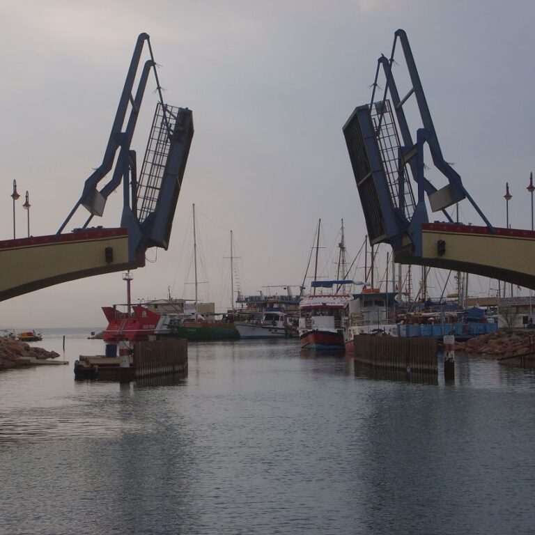 שער היציאה ליאכטות בים האדום