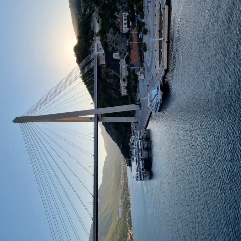 מיצר מסינה שמפריד בין המגף האיטלקי לאי סיציליה