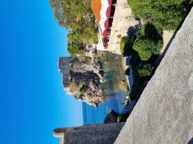 מבט מעל חומותיה של העיר דוברובניק בקרואטיה