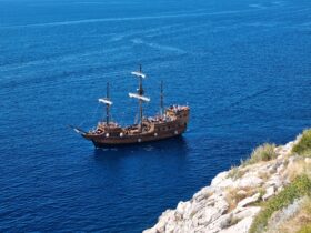 ספינת שודדים מהעבר בנמל דוברובניק