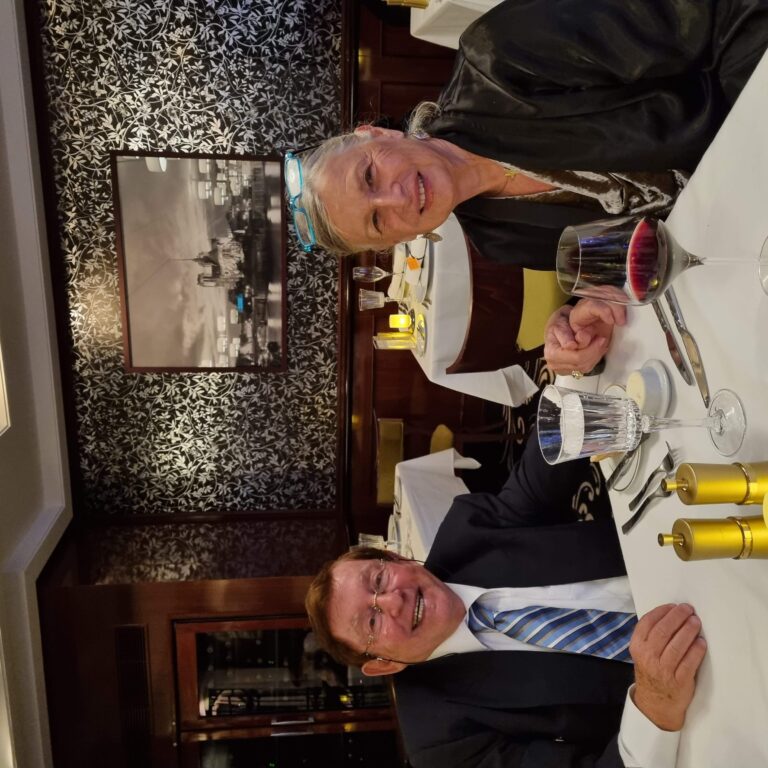 ארוחת ערב באחת ממסעדות היוקרה שעל הספינה ה"לה ביסטרו"