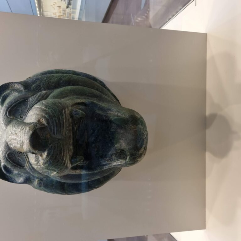 פסל האריה שנמצא בחפירות הארכיאולוגיות בהרקליון