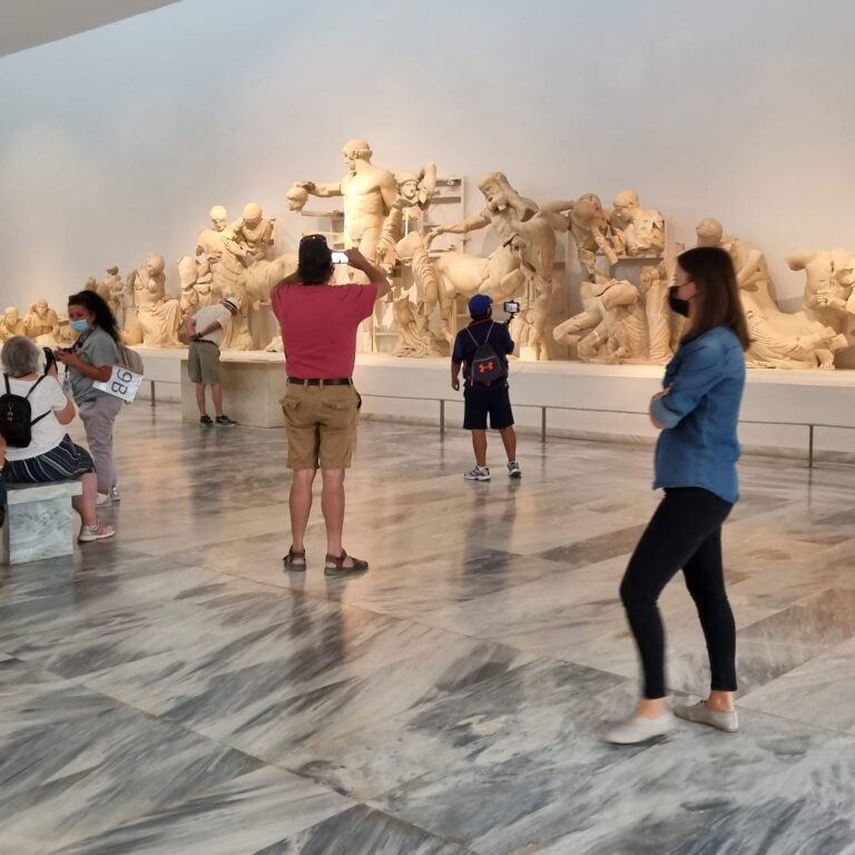 אולימפיה מקדש זאוס עם פסאדה מדהימה שהיתה על גגו, מקום האולימפיאדות הראשונות ביוון