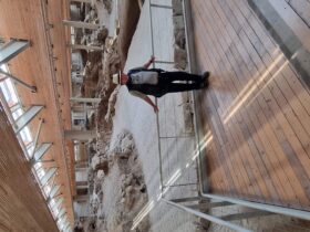 אקרוטירי שהיה לה מערכת ביוב ובתי מידות ומיים חמים וקרים כבר לפני 3500 שנים