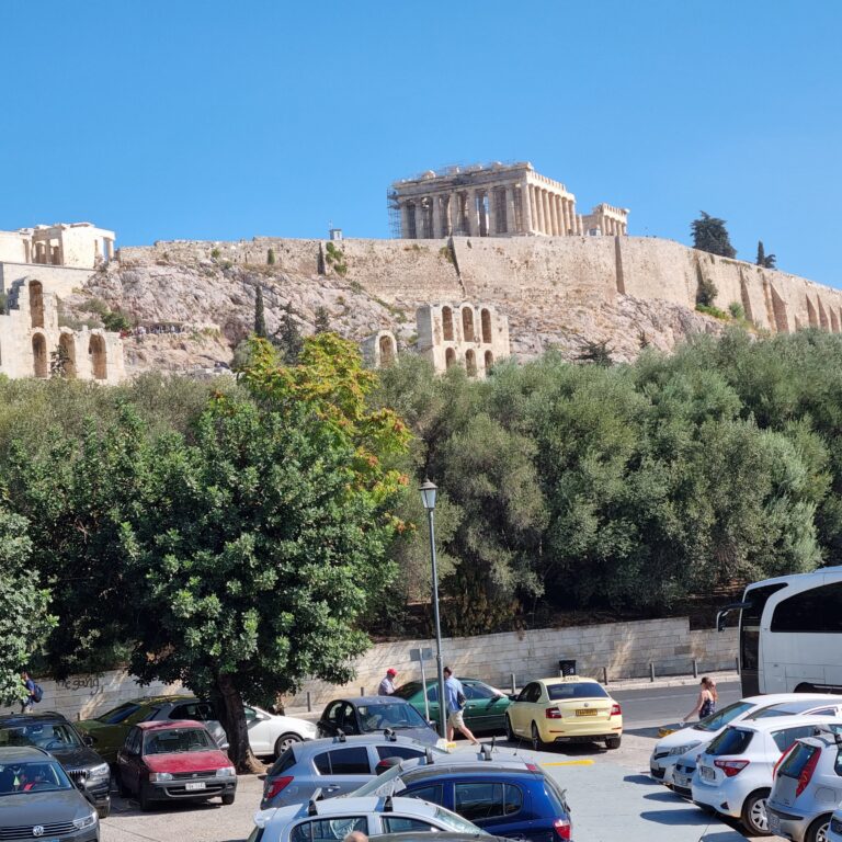 המבנה המרשים של הפנתיאון באקרופוליס באתונה-הערש של התאבות המערבית