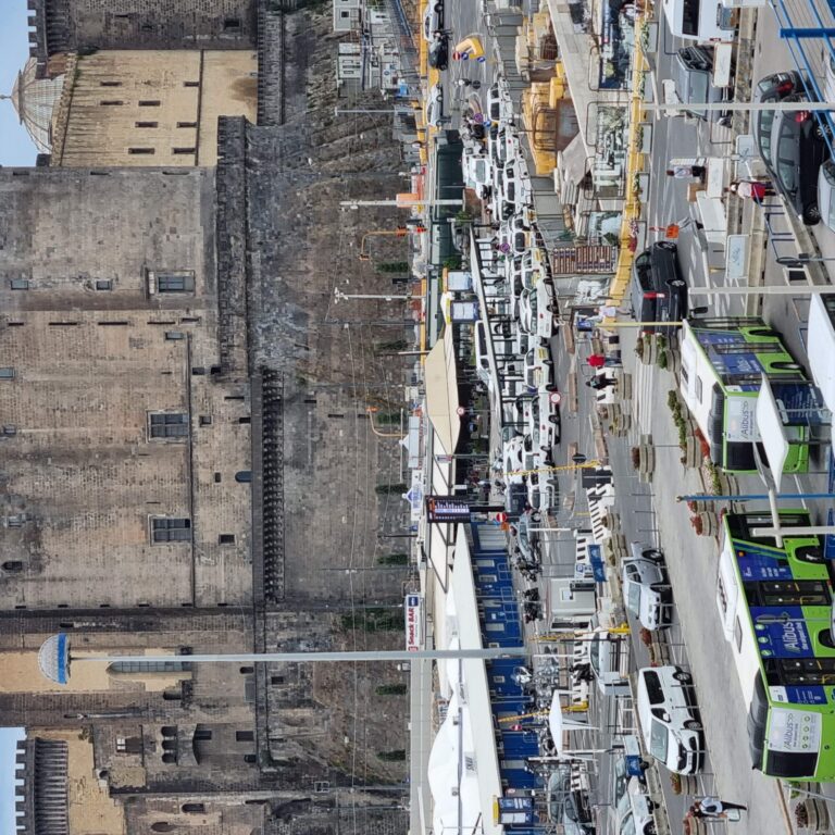 המצודה המשקיפה על נמל העיר נאפולי