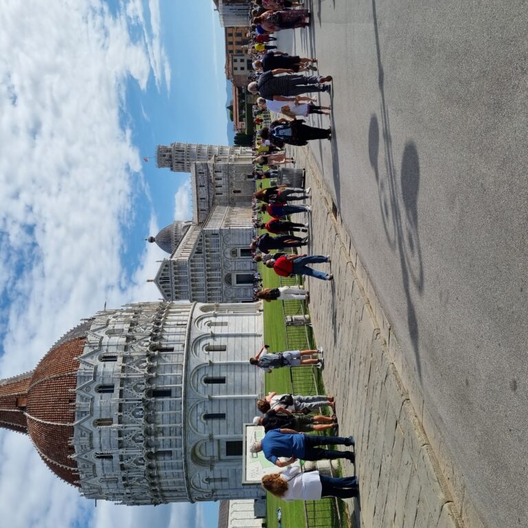 הבזיליקה בפיזה, שהיא חלק מהפרויקט שבו כלול המגדל הנטוי