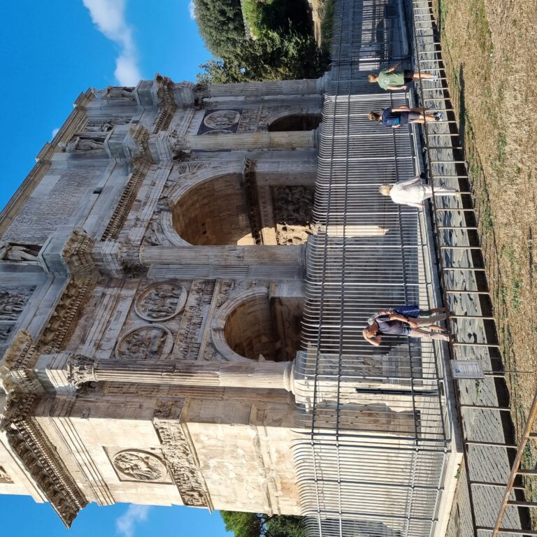 שער הצורר טיטוס שנבנה לזכר הנצחון על מורדי יהודה וחורבן בית המקדש