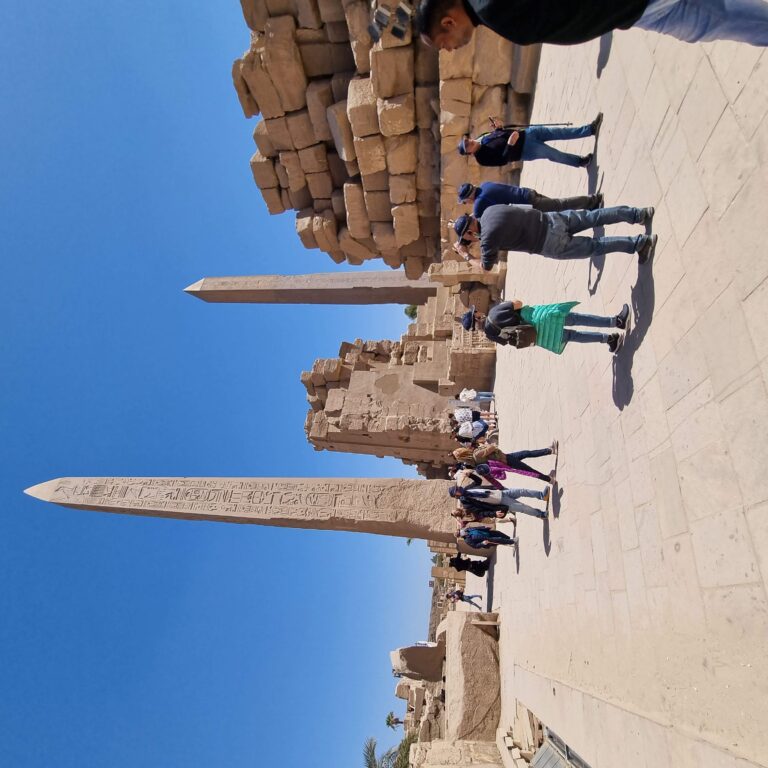 אחד האובליסקים שנותרו על תילם במקדשי כראנך. השאר נגנבו לאיטליה ולצרפת.