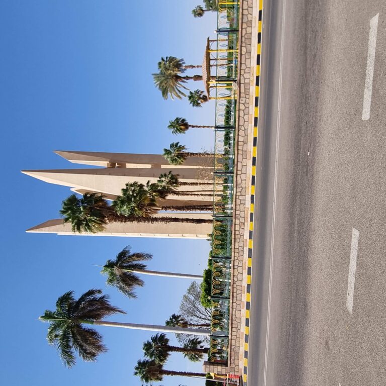 אנדרטה שנבנתה על ידי הרוסים לחנוכת סכר אסואן