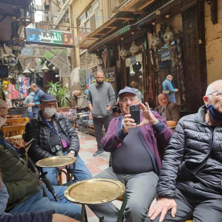 בית הקפה המפורסם בו היה יושב הסופר זוכר פרס הנובל נג'יב מחפוז בשוק חאן אל חליל בקהיר, בו אסף את הרעיונות לספריו.