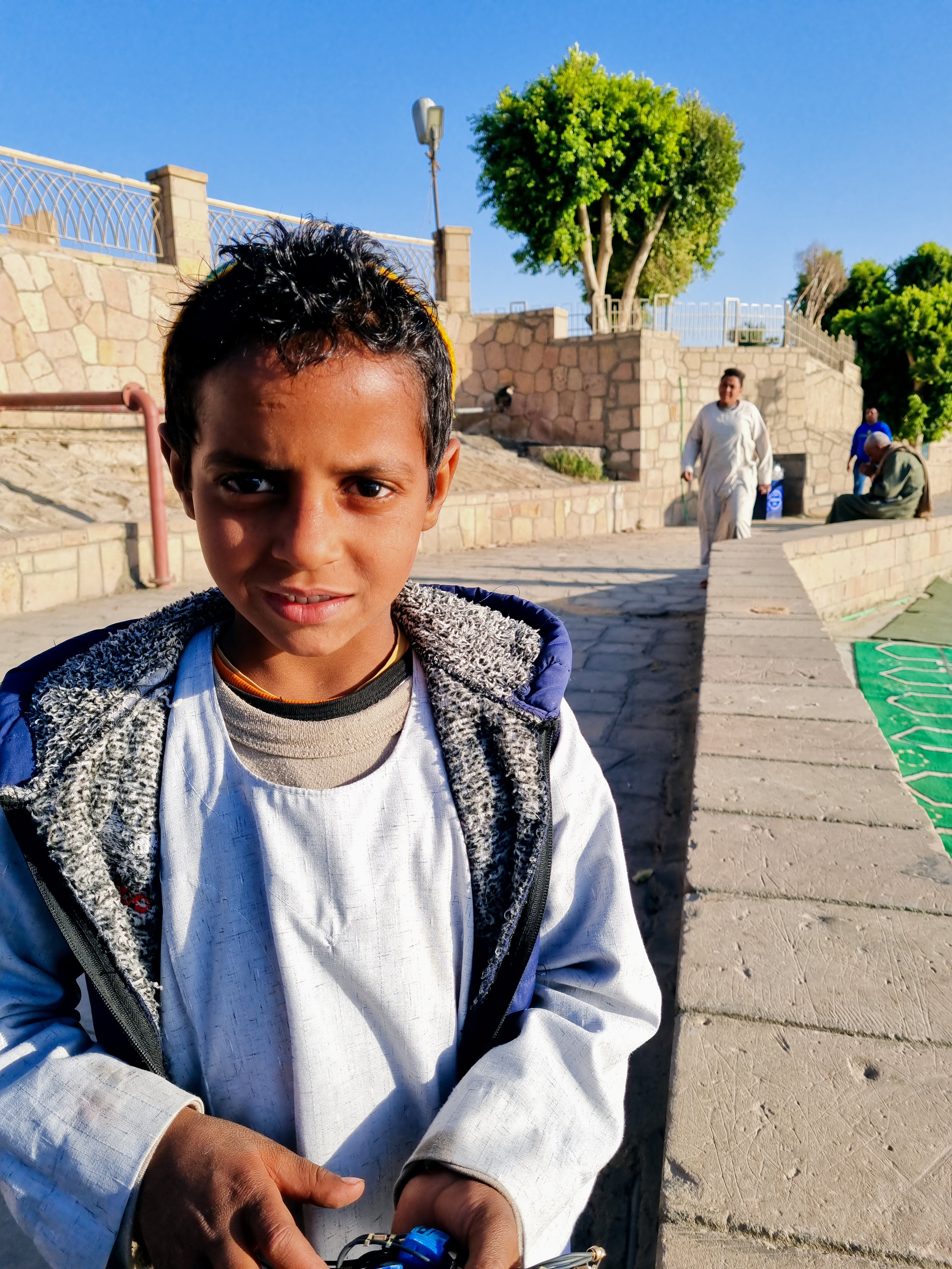 ילד מצרי חמוד סוחר מגיל אפס