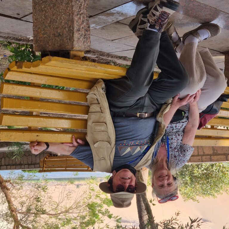 נהנים להתרווח בגן הבוטני באי של לורד קיצ'נר בנילוס, מצריים