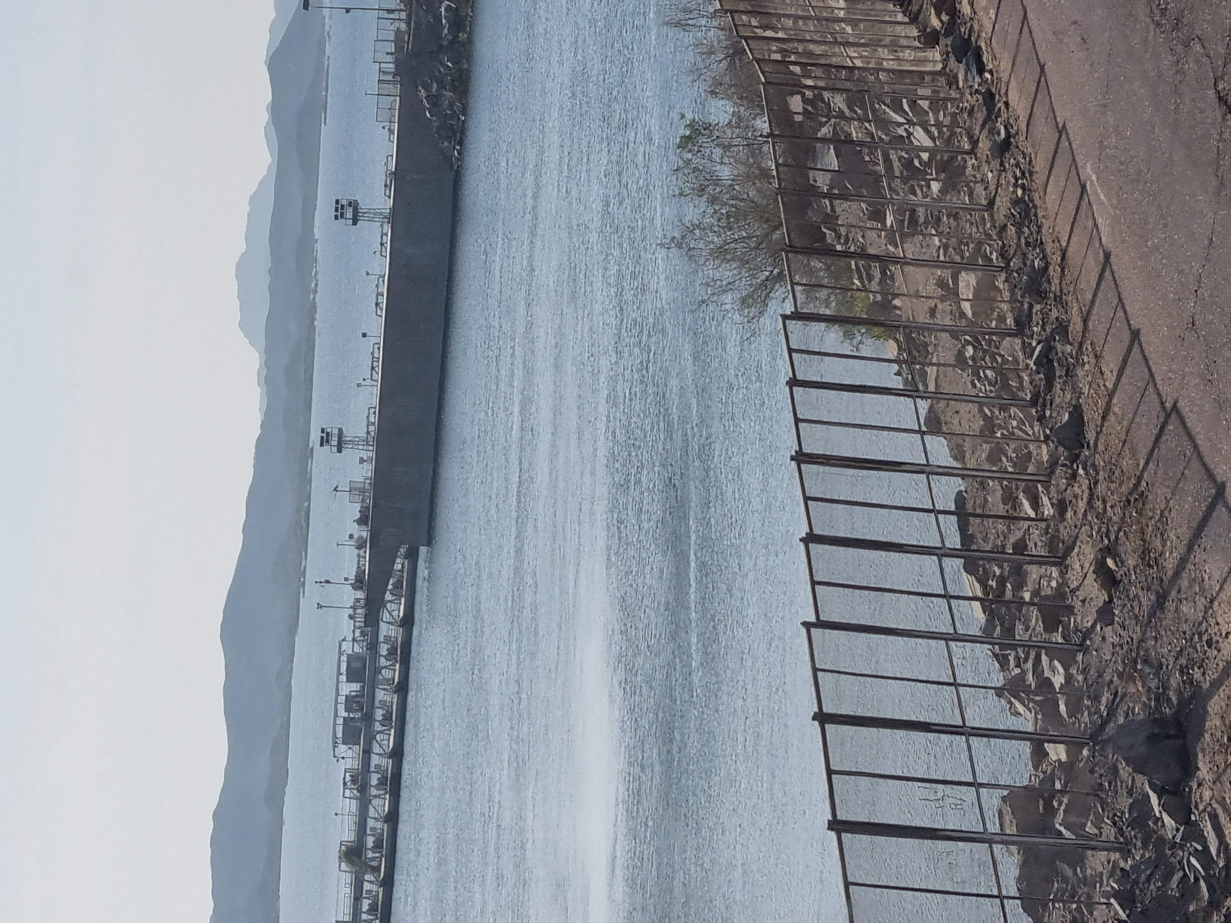סכר אסואן ואגם נאצר הענק שנוצר מאחוריו