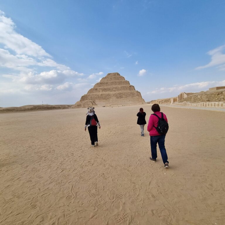 פרמידת המדרגות של פרעה צוסר בסקארה (אתר פירמידות אחר, מצרים)