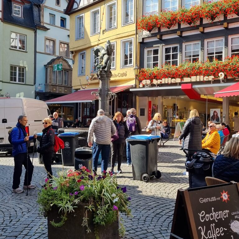 וכן הכיכר המרכזית של העיירה הקסומה כוכם על גדות נהר המוזל.