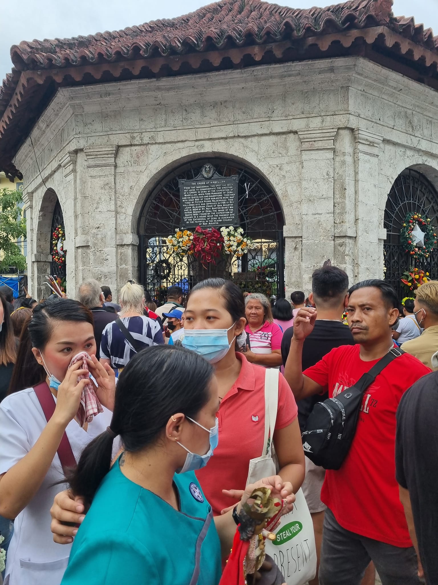 הקהל הפיליפיני עורג לטקסיות הקתולית המושפעת לא מעט מעבודת אלילים שקדמה להשתלטות הספרדים על האיים לפני 450 שנים