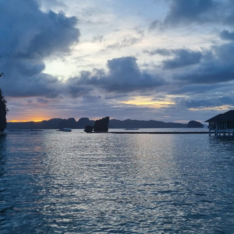 שקיעה מהממת בים הדרומי של הפיליפינים, רק 6 שעות הפרש מישראל ורק 16000-קילומטר-בקו-אווירישקיעה-מהממת-בים-הדרומי-של-הפיליפינים,-רק-6-שעות הפרש מישראל ורק 16000 קילומטר בקו-אווירי