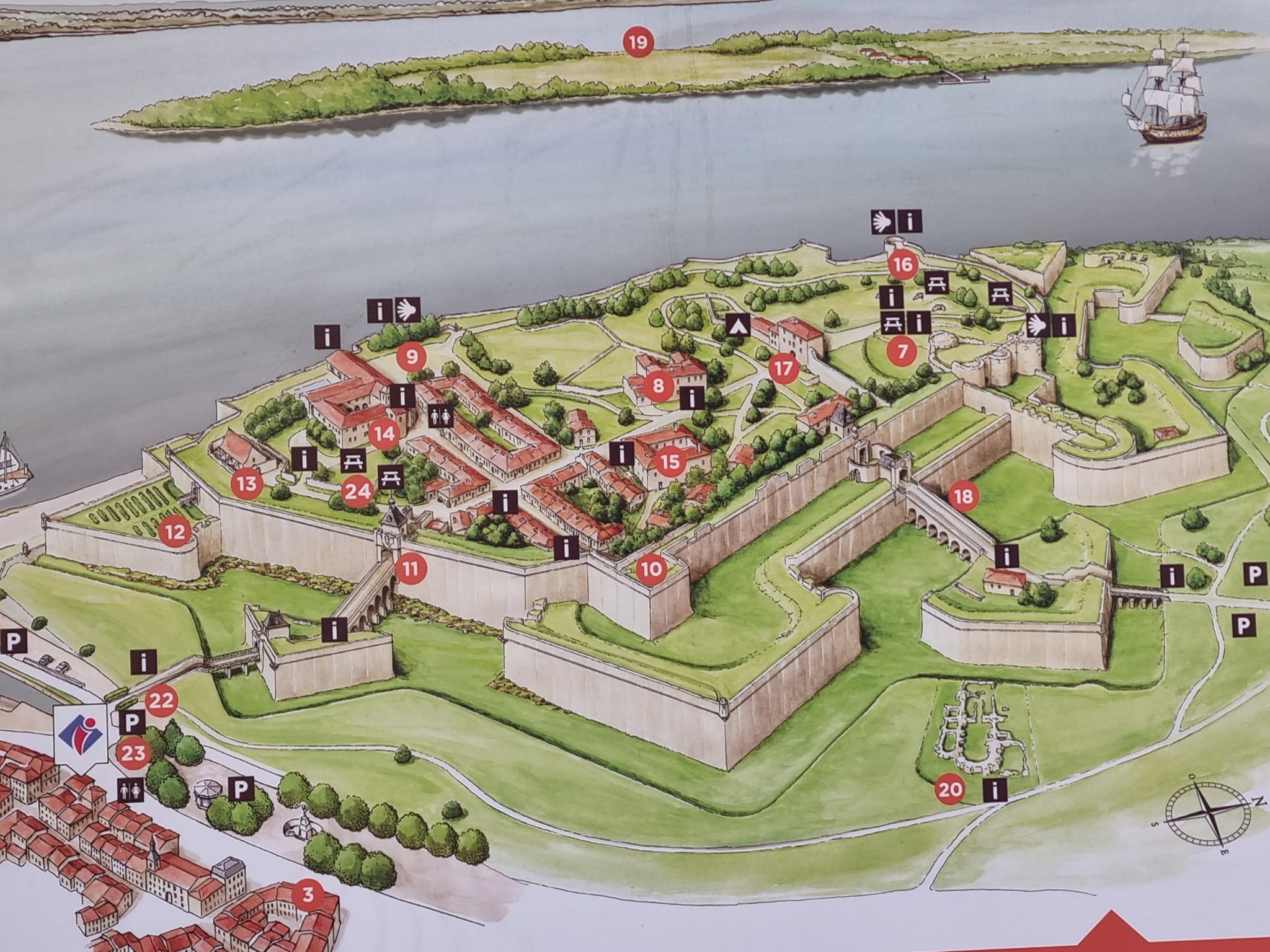 מפת המצודה של ליבורן, כפי שנראתה בתקופת לואי ה-14. תותחיה נועדו להגן על הכניסה לנמל העיר בורדו