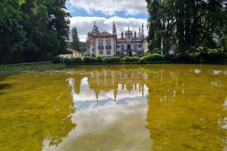 ארמון מטיאש כך חיו עשירי פורטוגל