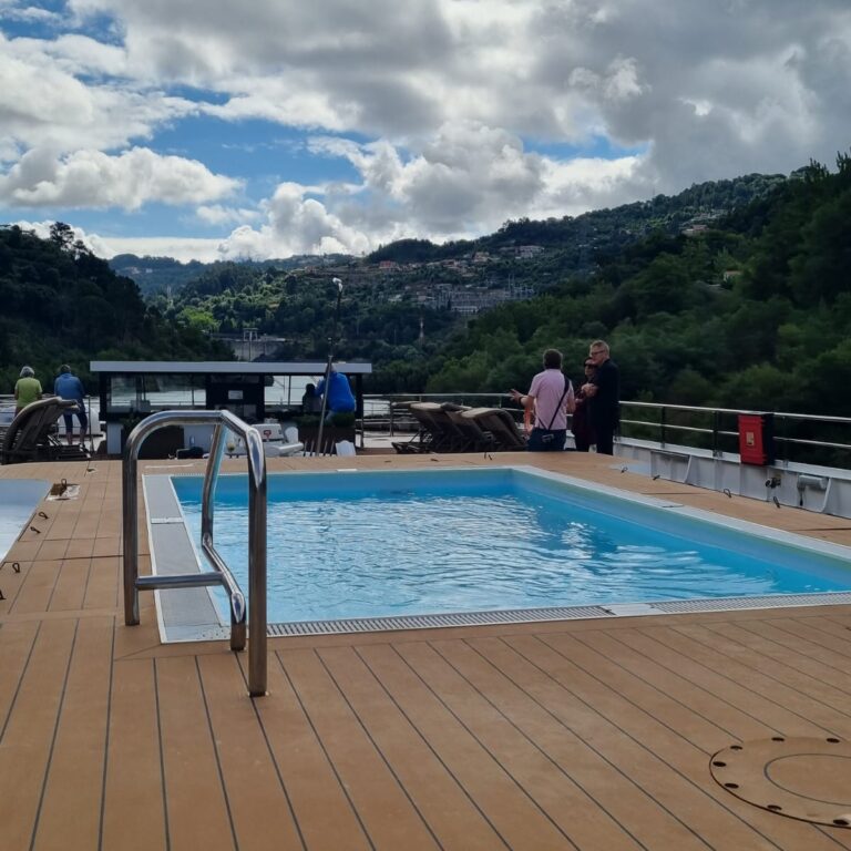 הבריכונת שעל הסיפון